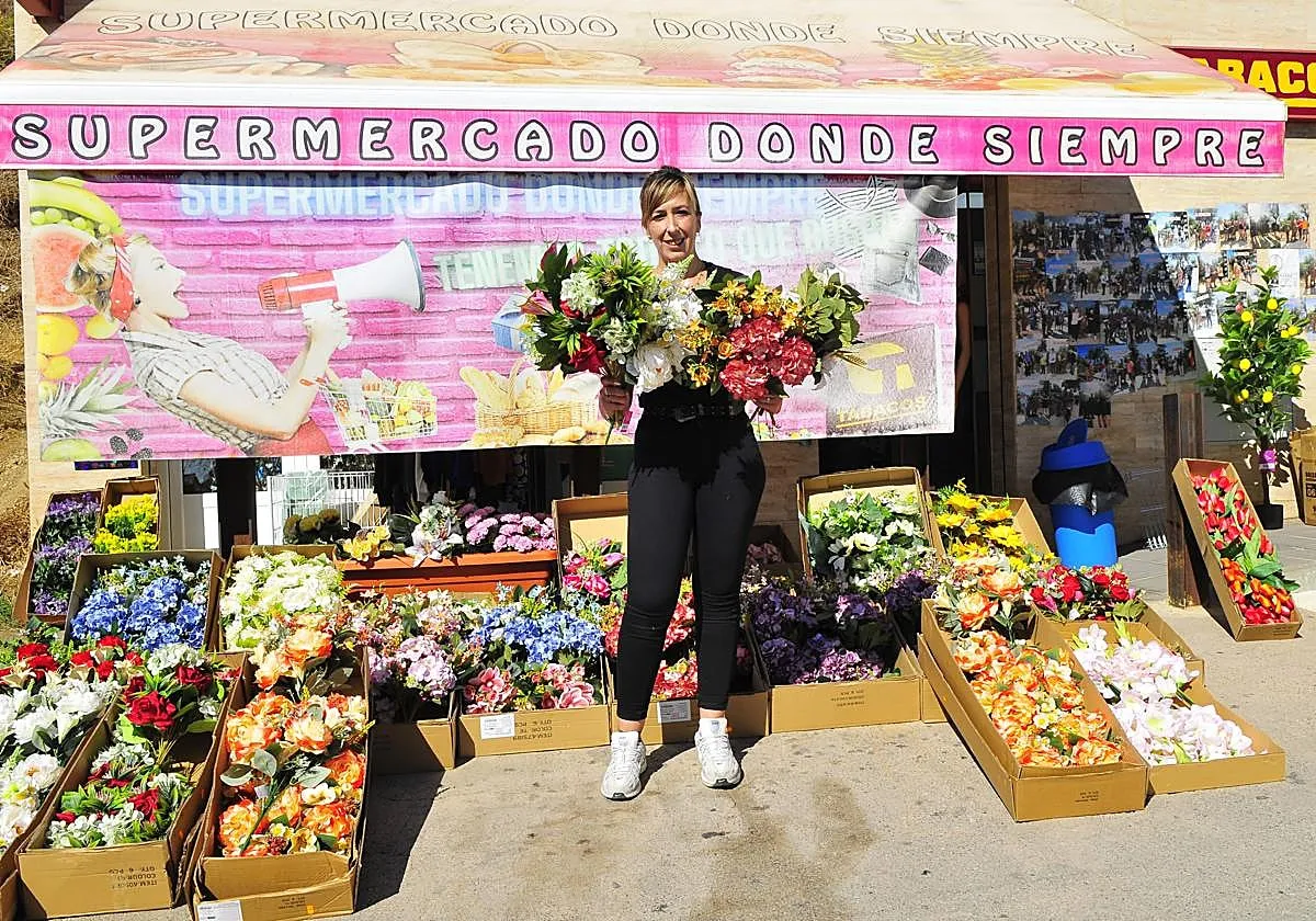 Albondón: la tienda Donde Siempre vende flores artificiales para Todos los Santos